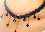 choker項(xiàng)鏈怎么搭配衣服？choker蕾絲項(xiàng)鏈搭配