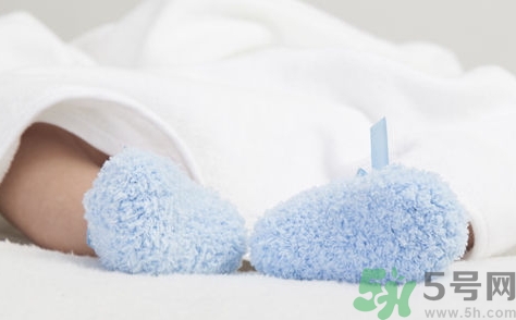 冬天睡覺穿秋衣秋褲好嗎？冬天睡覺是裸睡好還是穿秋衣好？