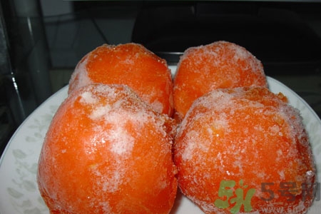 凍柿子的營(yíng)養(yǎng)價(jià)值 凍柿子的功效與作用 凍柿子的營(yíng)養(yǎng)價(jià)值 凍柿子的功效與作用