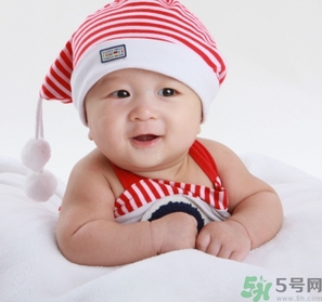 寶寶睡覺翻來覆去是怎么回事？寶寶睡覺喜歡亂動怎么辦？