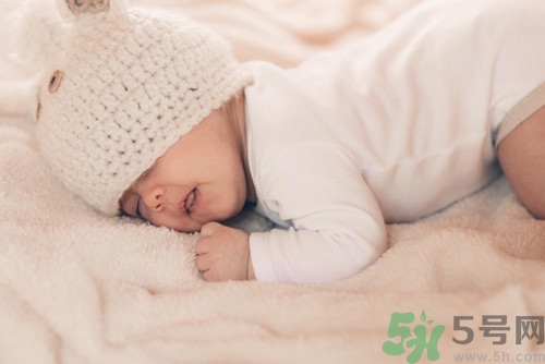 寶寶睡覺(jué)蓋多少被子合適?寶寶睡覺(jué)怎么蓋被子 寶寶睡覺(jué)蓋多少被子合適?寶寶睡覺(jué)怎么蓋被子