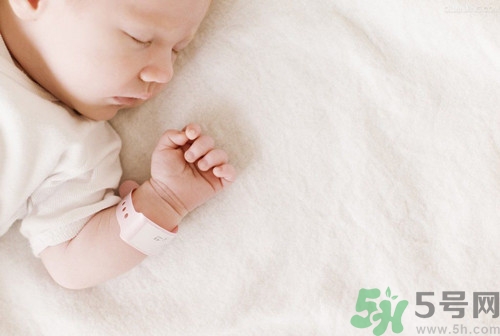 寶寶睡覺(jué)蓋多少被子合適?寶寶睡覺(jué)怎么蓋被子 寶寶睡覺(jué)蓋多少被子合適?寶寶睡覺(jué)怎么蓋被子