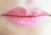 嘴巴起皮是缺什么？嘴巴起皮是缺維生素嗎？