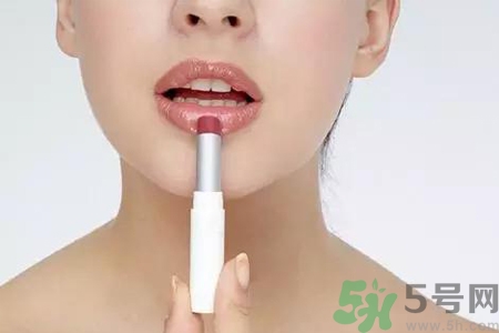 嘴唇發(fā)黑和心臟有關(guān)系嗎？嘴唇發(fā)黑對(duì)心臟有影響嗎？