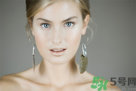 打耳洞的注意事項(xiàng)有哪些？女生打耳洞前需要注意什么？
