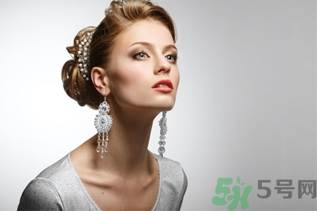 去醫(yī)院打耳洞掛什么科？去醫(yī)院打激光耳洞多少錢？