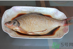 鯽魚死了還能吃嗎？死鯽魚能吃嗎？