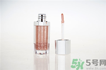 唇釉和口紅哪個(gè)好用?唇釉和口紅的區(qū)別 唇釉和口紅哪個(gè)好用?唇釉和口紅的區(qū)別