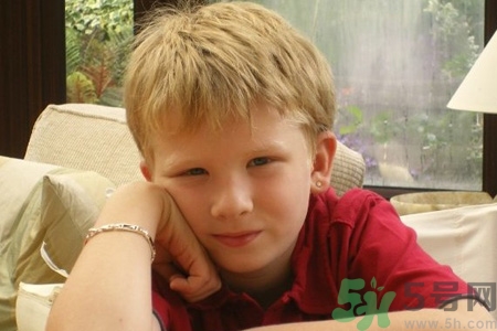 小孩打耳洞對視力好嗎？為什么小時候打耳洞對視力好？