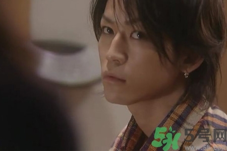 男生打耳洞有什么含義嗎？男生打耳洞有什么講究嗎？