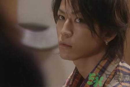 男生打幾個耳洞好看？男生打幾個耳洞比較好？