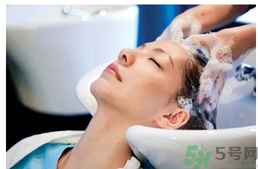 冬天幾天洗一次頭最好？冬天洗頭用多少度的水？