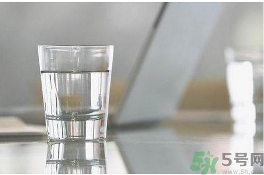 產(chǎn)婦多喝水奶水會(huì)多嗎？產(chǎn)婦多喝水奶水會(huì)稀嗎？