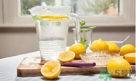 產(chǎn)婦多喝水奶水會(huì)多嗎？產(chǎn)婦多喝水奶水會(huì)稀嗎？