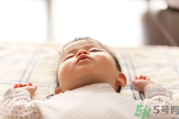寶寶睡覺張著嘴是怎么回事？寶寶睡覺為什么張著嘴？