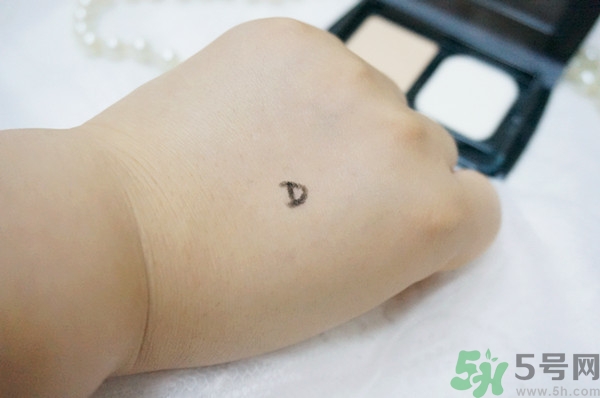 迪奧凝脂恒久粉餅多少錢?迪奧凝脂恒久粉餅專柜價(jià)格 迪奧凝脂恒久粉餅多少錢?迪奧凝脂恒久粉餅專柜價(jià)格