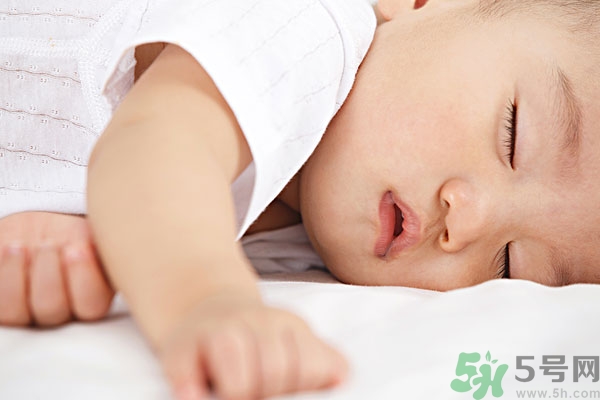 寶寶睡覺張著嘴是怎么回事？寶寶睡覺為什么張著嘴？