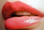 嘴巴起皮很干怎么辦？嘴巴起皮很干怎么回事？