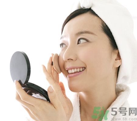 氣墊粉底和普通粉底有什么區(qū)別?氣墊粉底好用嗎? 氣墊粉底和普通粉底有什么區(qū)別?氣墊粉底好用嗎?