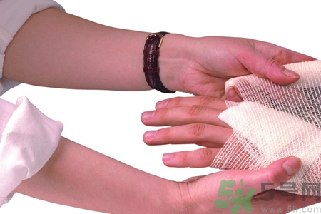 凍瘡為什么會(huì)癢？?jī)霪彴l(fā)癢能用鹽水泡嗎？