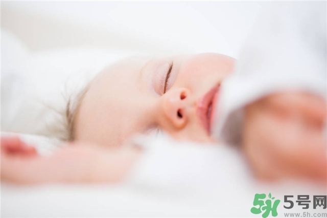寶寶睡覺鼻子不通氣小妙招,寶寶睡覺鼻子不通氣怎么辦 寶寶睡覺鼻子不通氣小妙招,寶寶睡覺鼻子不通氣怎么辦