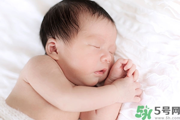 寶寶睡覺鼻子不通氣小妙招,寶寶睡覺鼻子不通氣怎么辦 寶寶睡覺鼻子不通氣小妙招,寶寶睡覺鼻子不通氣怎么辦