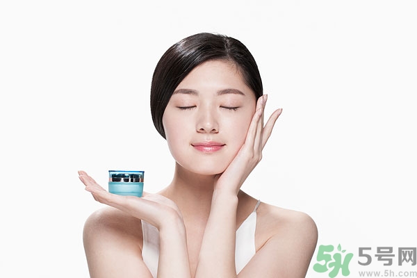 保濕霜什么時候用？保濕霜怎么用？