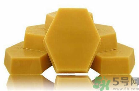 蜂蠟的營養(yǎng)價(jià)值 蜂蠟的功效與作用 蜂蠟的營養(yǎng)價(jià)值 蜂蠟的功效與作用