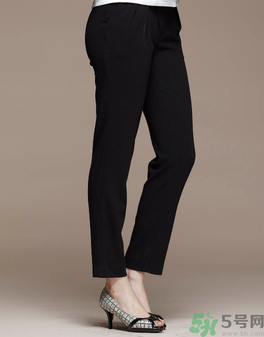 黑色褲子粘毛怎么辦？黑色褲子為什么會(huì)粘毛？