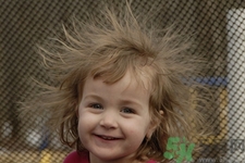 冬天頭發(fā)靜電怎么回事？冬天頭發(fā)靜電怎么辦？