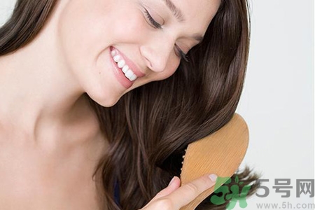 冬天經(jīng)常梳頭好嗎？經(jīng)常梳頭油頭發(fā)怎么辦？
