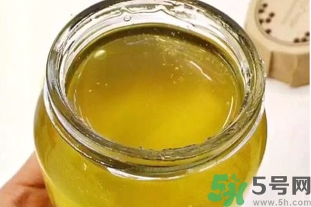 春雨面霜好用嗎？韓國馬油和春雨面霜哪個(gè)比較好？