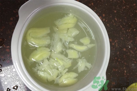 寶寶咳嗽喝大蒜水有用嗎？小孩咳嗽能喝大蒜水嗎？