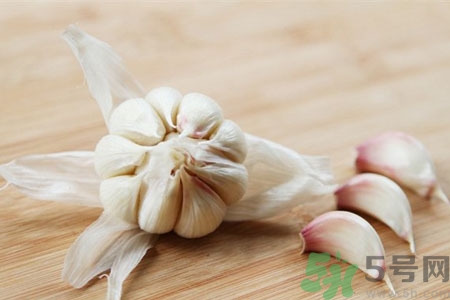 寶寶咳嗽喝大蒜水有用嗎？小孩咳嗽能喝大蒜水嗎？