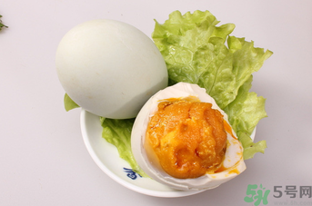 鴨蛋不能和什么一起吃？鴨蛋不能與什么食物同食？