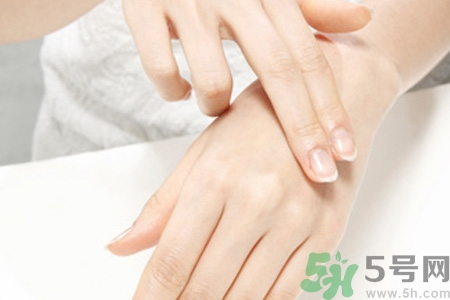 每個指甲上的月牙代表什么？指甲上的月牙和健康是否有關系？