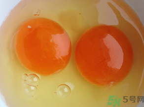 雞蛋黃發(fā)紅是怎么回事？雞蛋黃發(fā)紅可以吃嗎？