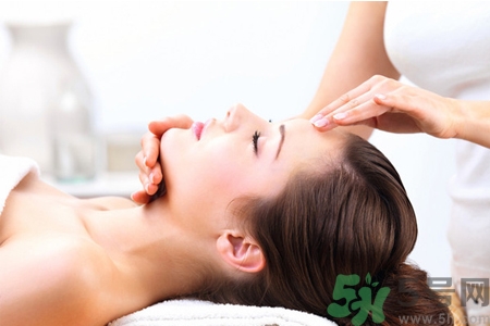 面部刮痧可以祛痘印嗎？面部刮痧真的能祛痘印嗎？