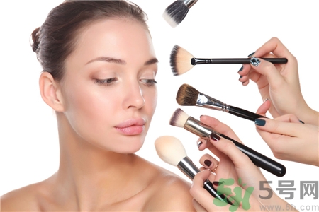 上完底妝臉起皮怎么辦?化妝后起皮怎么辦? 上完底妝臉起皮怎么辦?化妝后起皮怎么辦?