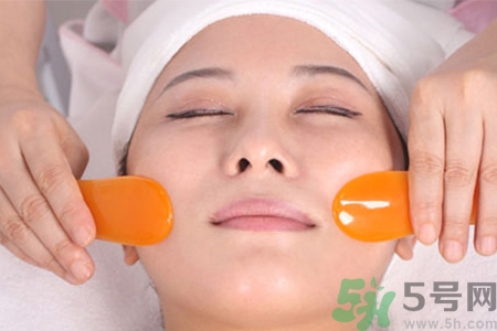 自己在家能面部刮痧嗎？在家怎樣做面部刮痧？