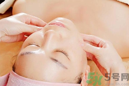 自己在家能面部刮痧嗎？在家怎樣做面部刮痧？