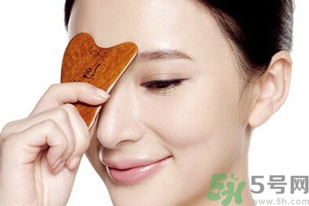 自己在家能面部刮痧嗎？在家怎樣做面部刮痧？