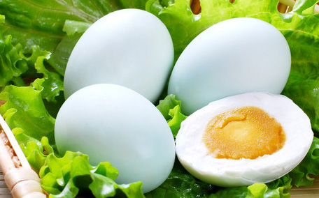 對(duì)雞蛋過敏的人可以吃鵝蛋嗎 鵝蛋搖起來晃動(dòng)是不新鮮了嗎