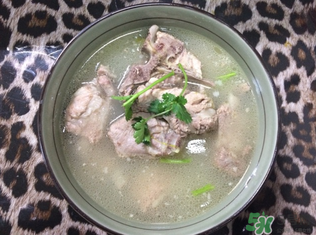 煮排骨用涼水還是熱水？燉排骨用熱水好還是涼水好？