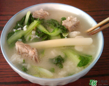 燉排骨什么時(shí)候放鹽最好？燉排骨放什么調(diào)料？