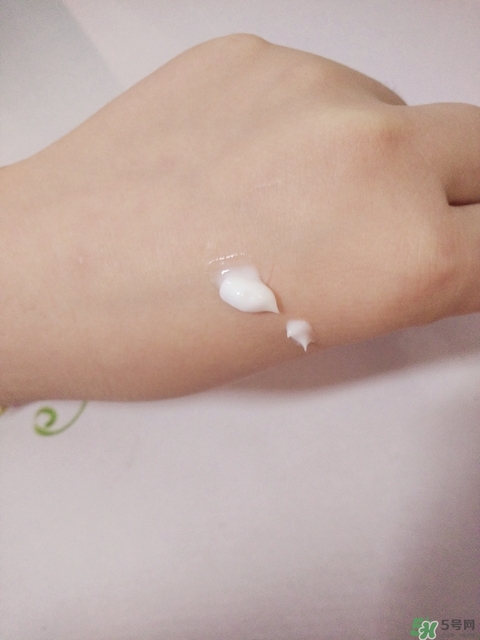 百雀羚三生花護(hù)手霜怎么樣?百雀羚三生花護(hù)手霜好用嗎? 百雀羚三生花護(hù)手霜怎么樣?百雀羚三生花護(hù)手霜好用嗎?