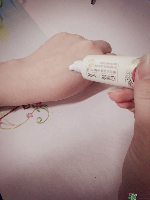 百雀羚三生花護(hù)手霜怎么樣?百雀羚三生花護(hù)手霜好用嗎? 百雀羚三生花護(hù)手霜怎么樣?百雀羚三生花護(hù)手霜好用嗎?