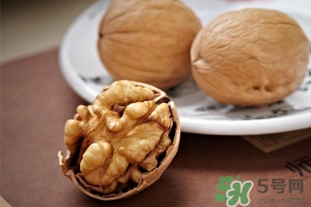 吃核桃能補(bǔ)腦嗎？吃核桃為什么能補(bǔ)腦？