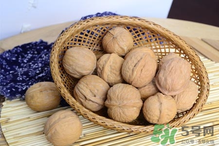 吃核桃能補(bǔ)腦嗎？吃核桃為什么能補(bǔ)腦？