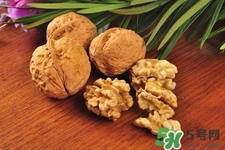 吃核桃可以長頭發(fā)嗎？吃核桃對長頭發(fā)有用嗎？